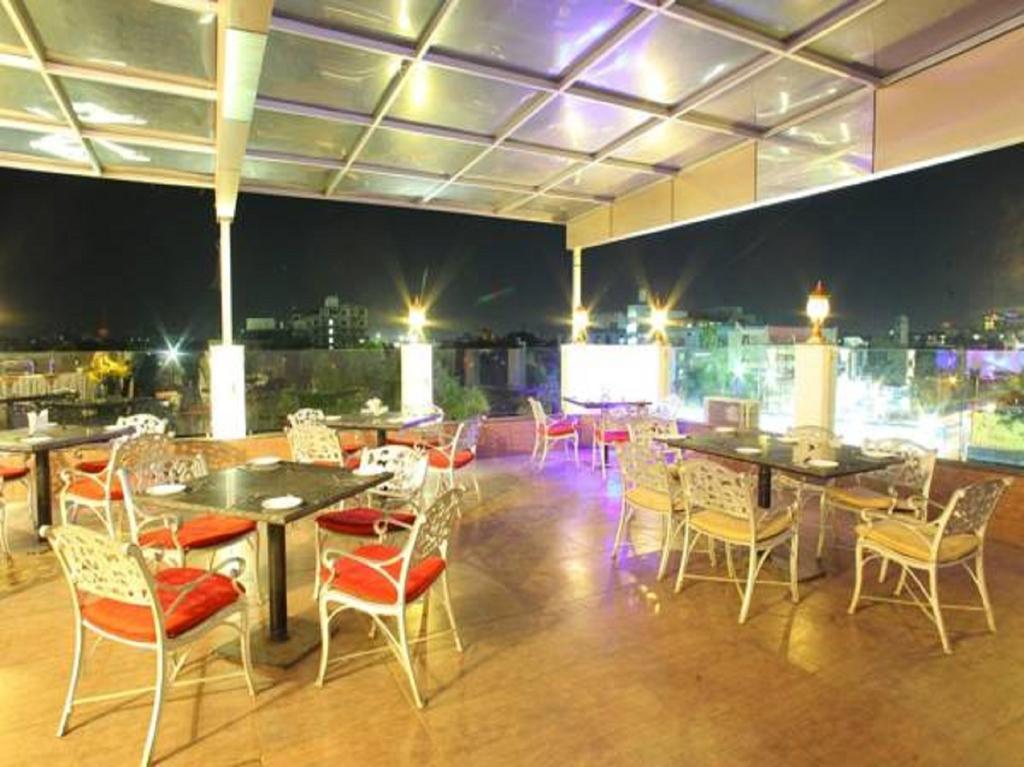 Hotel Kanchan Tilak Indore Exterior foto