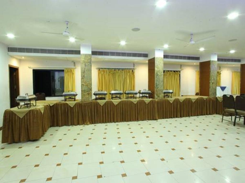Hotel Kanchan Tilak Indore Exterior foto