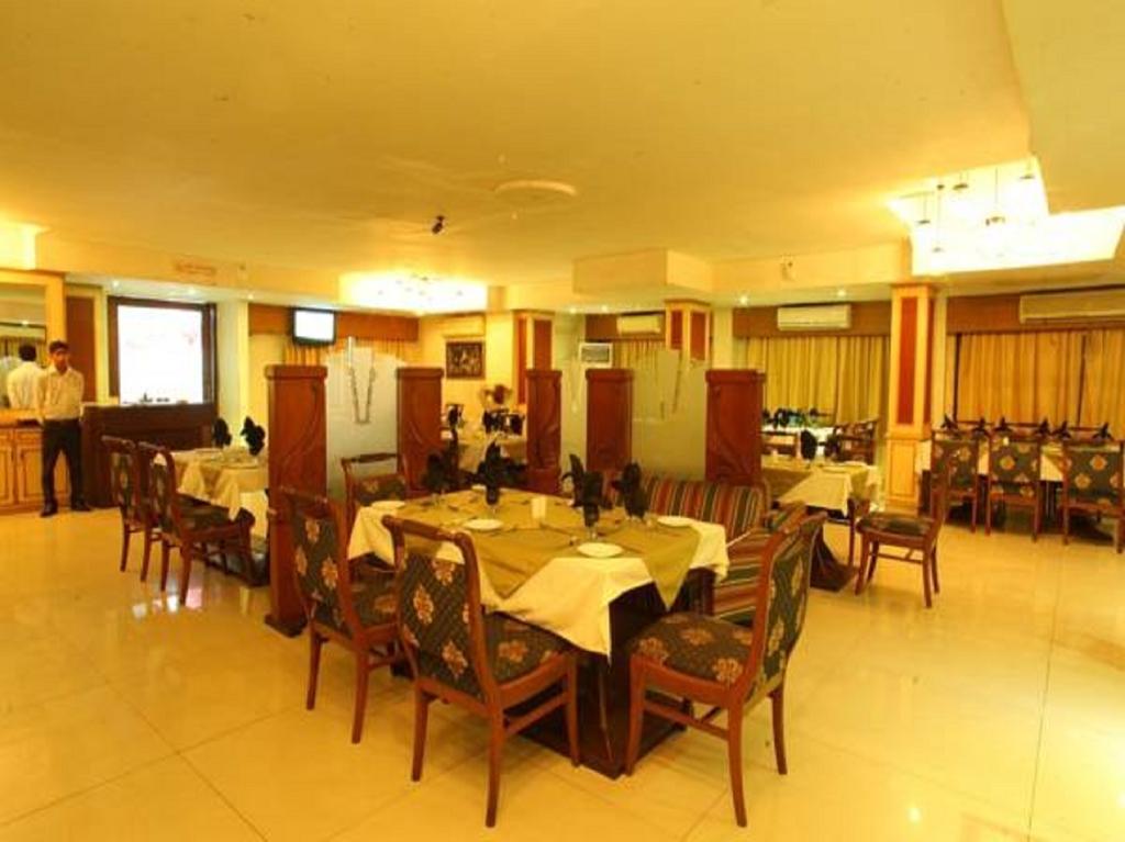 Hotel Kanchan Tilak Indore Exterior foto